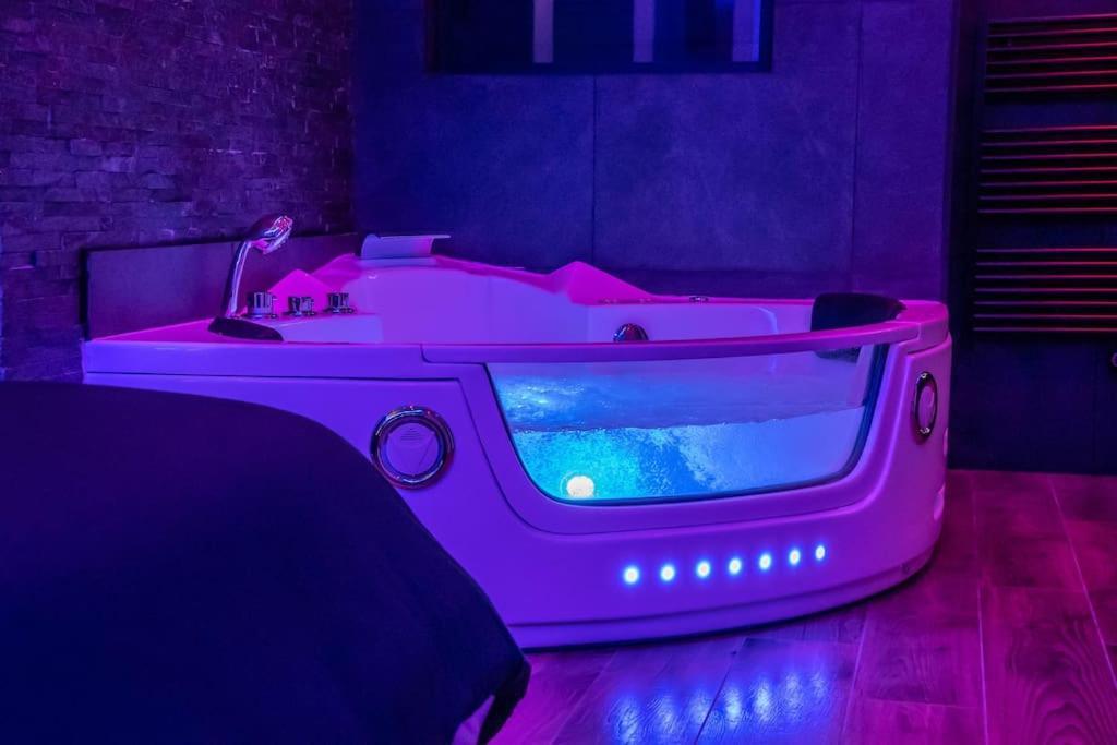 コルベイユ・エソンヌBlue Night - Jacuzzi - Bord De Seineアパートメント エクステリア 写真